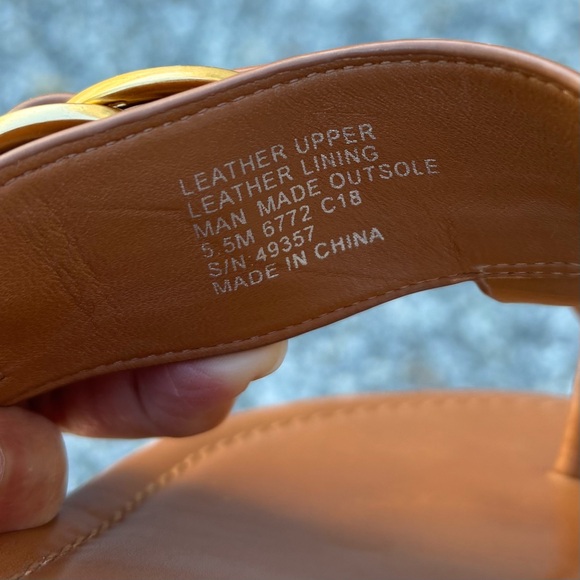 Tory Burch Tan Leather Thong Sandals - Picture 4 of 7